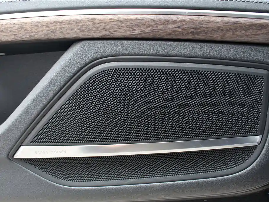 Фото 11 - Audi A8
