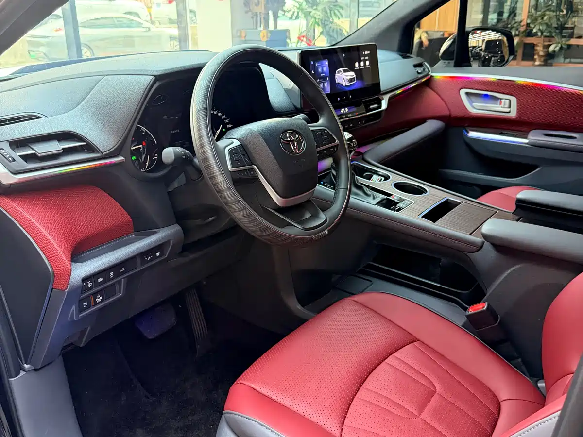 Toyota Sienna 2024 2.5L Hybrid Comfort Edition фото 6