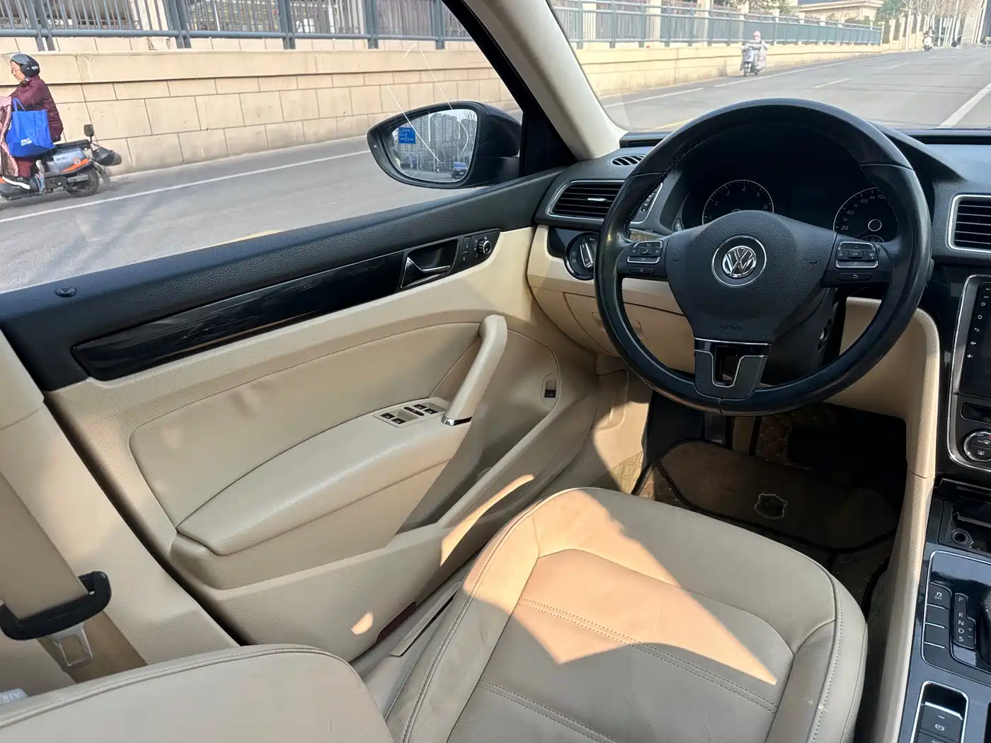 Volkswagen Passat 2014 1.8TSI DSG Luxury Edition фото 14