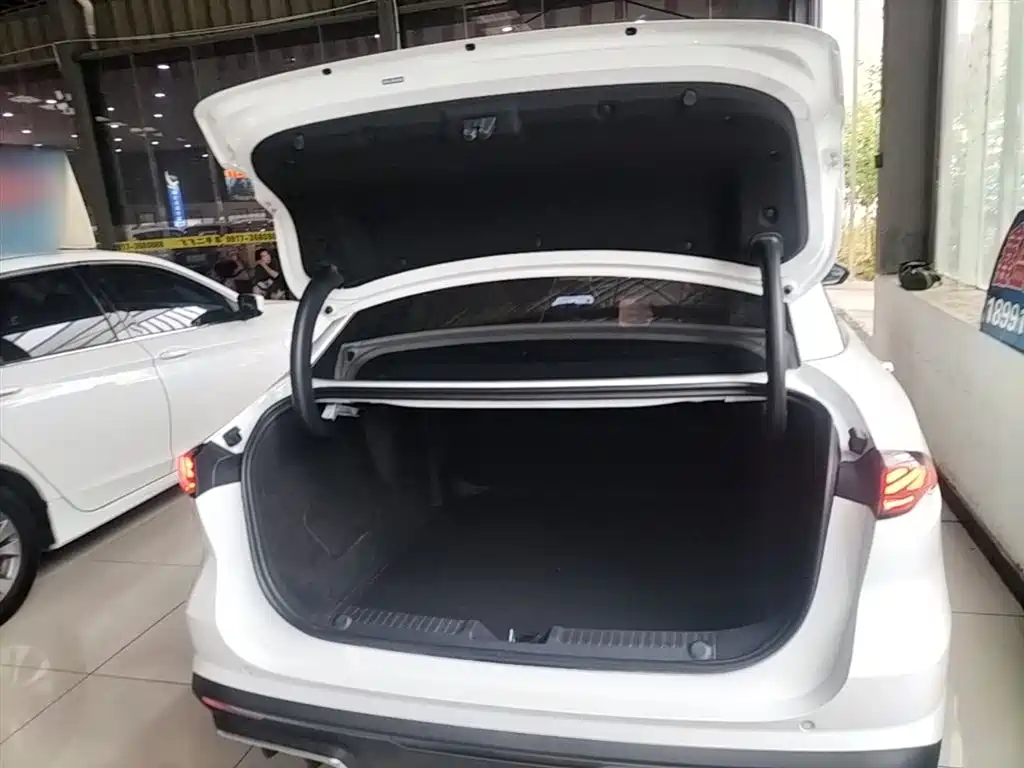 Geely Galaxy Galaxy L6 2024 125km PLUS Soaring Dragon Edition фото 19