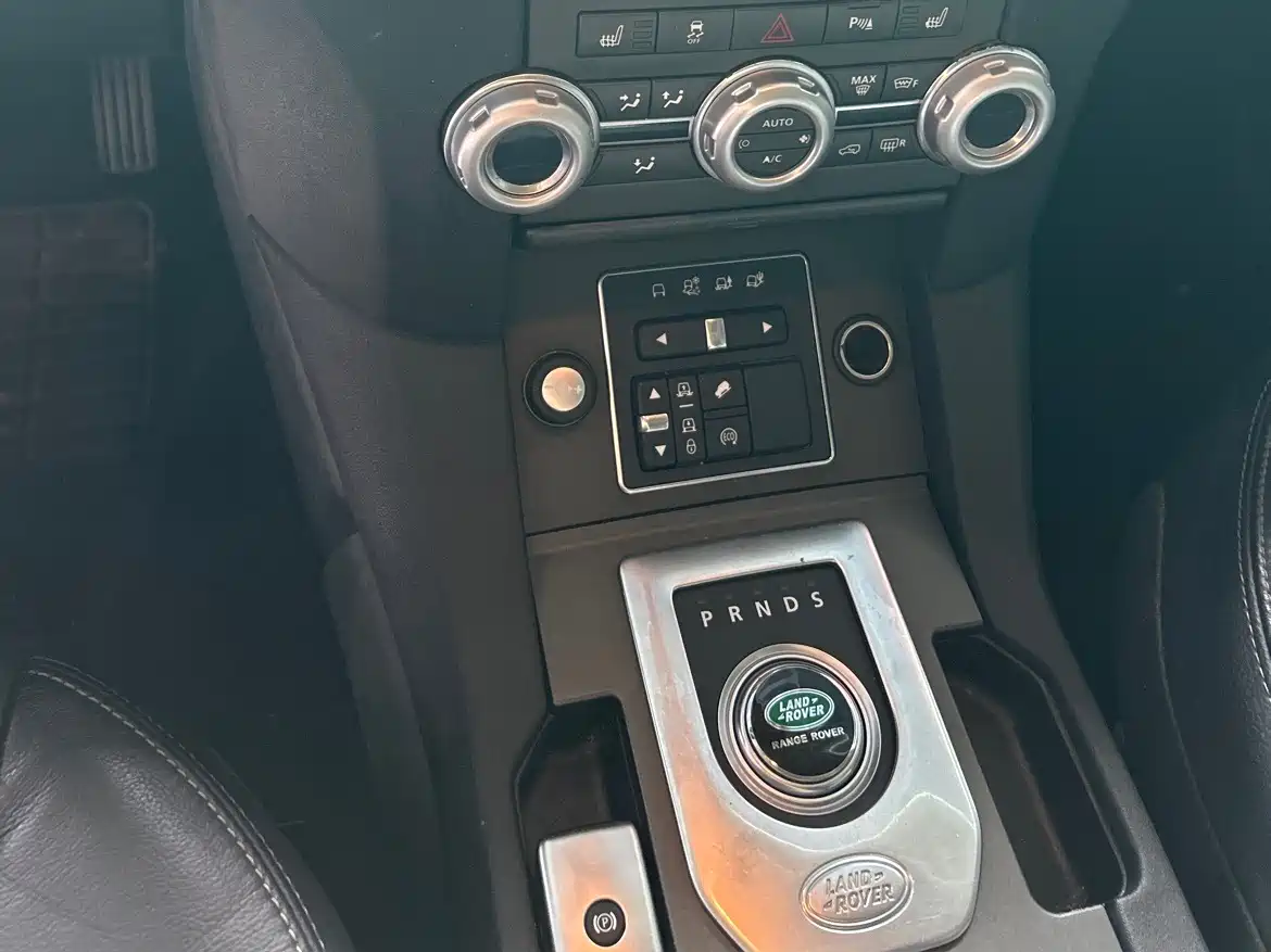Land Rover Discovery 2015 3.0 SC V6 SE фото 8