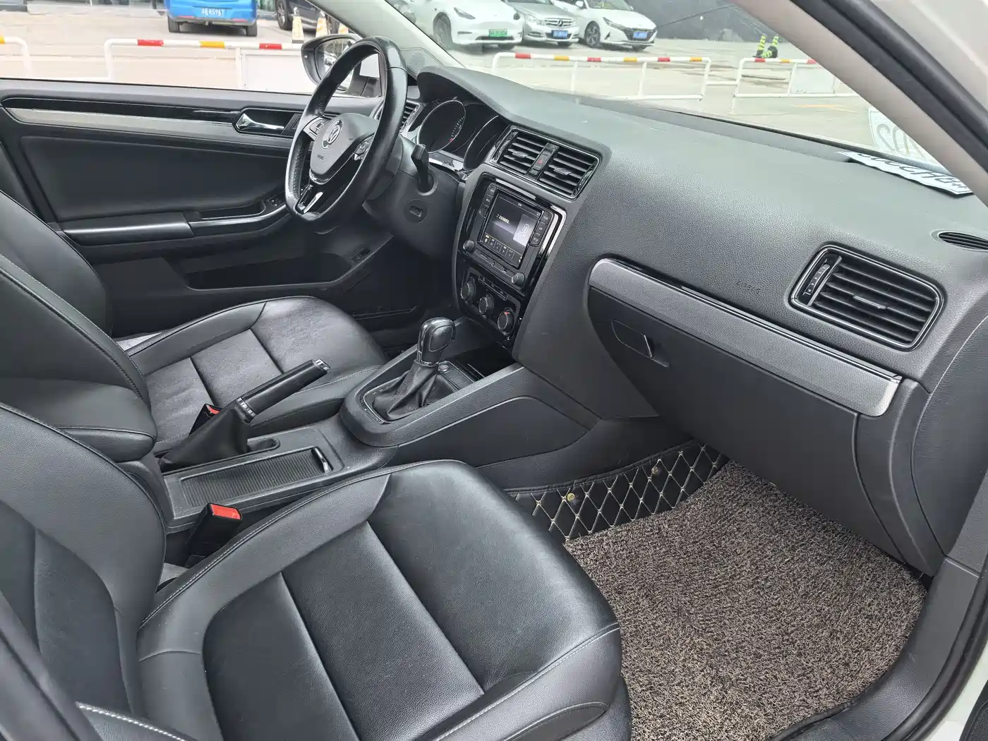 Volkswagen Sagitar 2018 1.6L Automatic Comfort фото 8