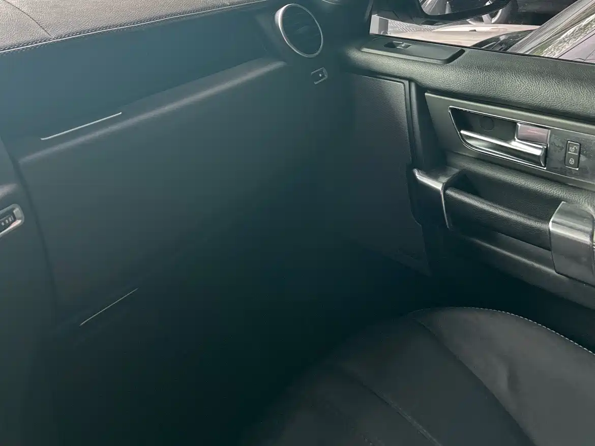 Land Rover Discovery 2015 3.0 SC V6 SE фото 9