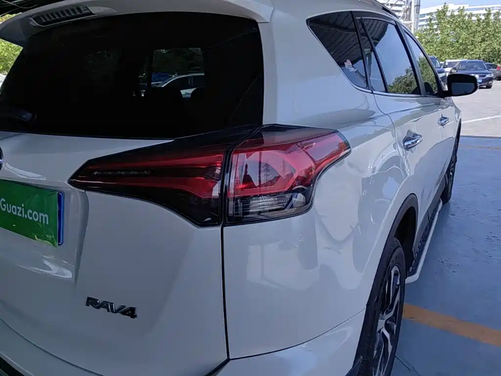 Toyota RAV4 Rongfang 2016 2.0L CVT 2WD Smart (China V) фото 8