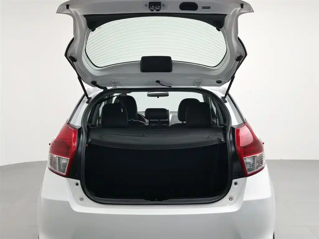 TOYOTA YARIS L ZHIXUAN