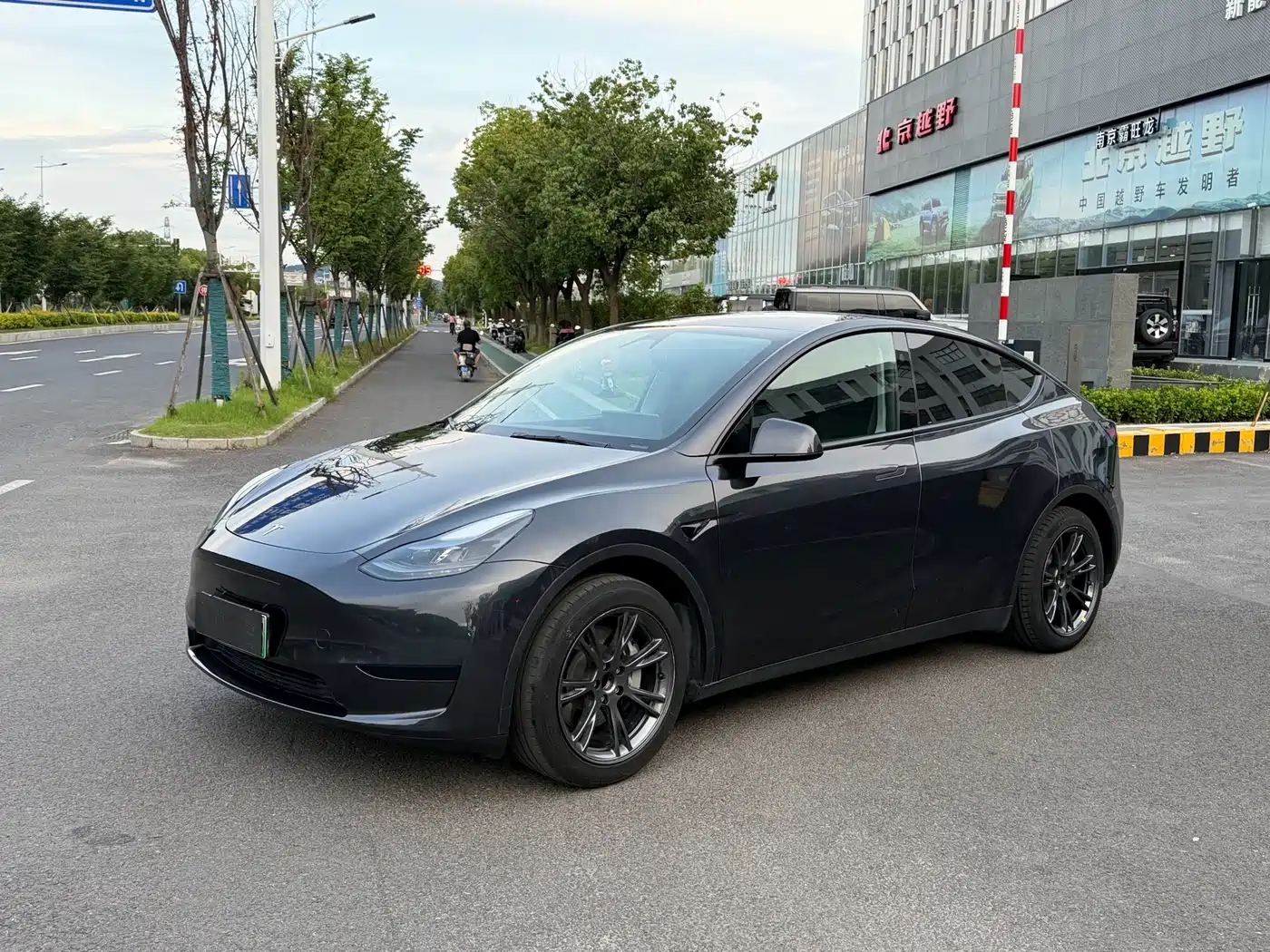 Tesla Model Y 2024 Rear-Wheel Drive Version