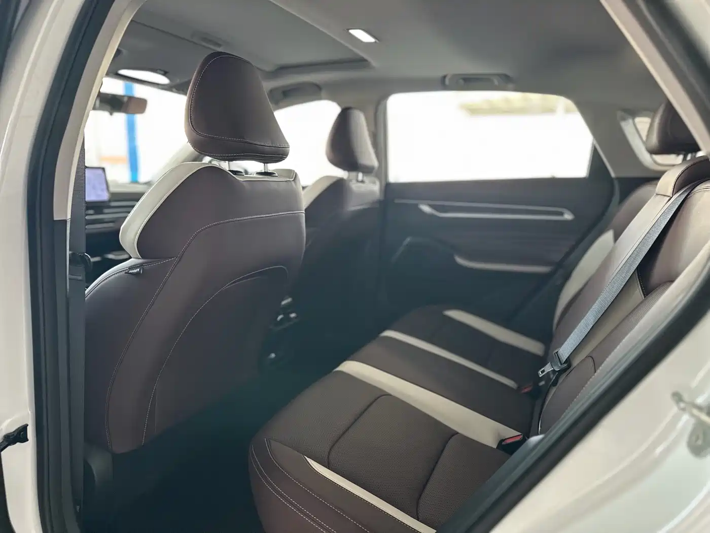 Фото 6 - Geely Emgrand