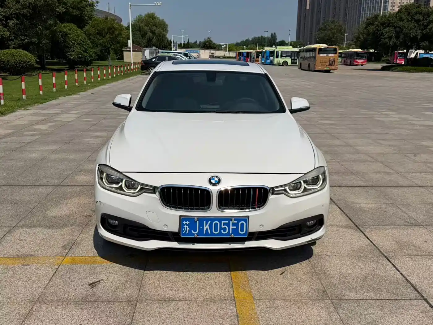 Photo 2 - BMW 3 Series