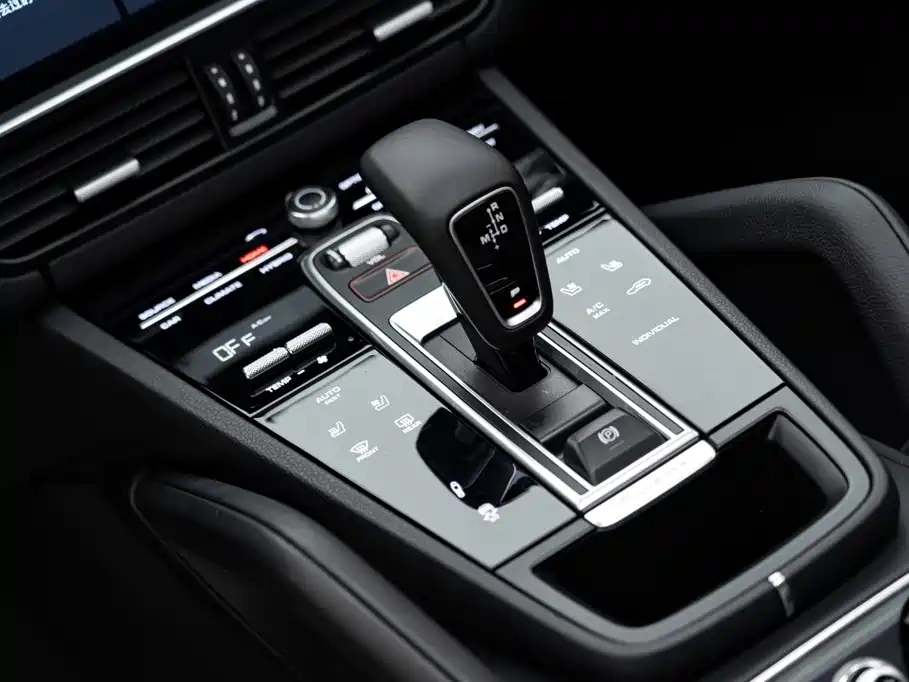 صورة 17 - Porsche Cayenne New Energy
