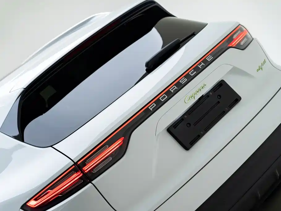 صورة 8 - Porsche Cayenne New Energy