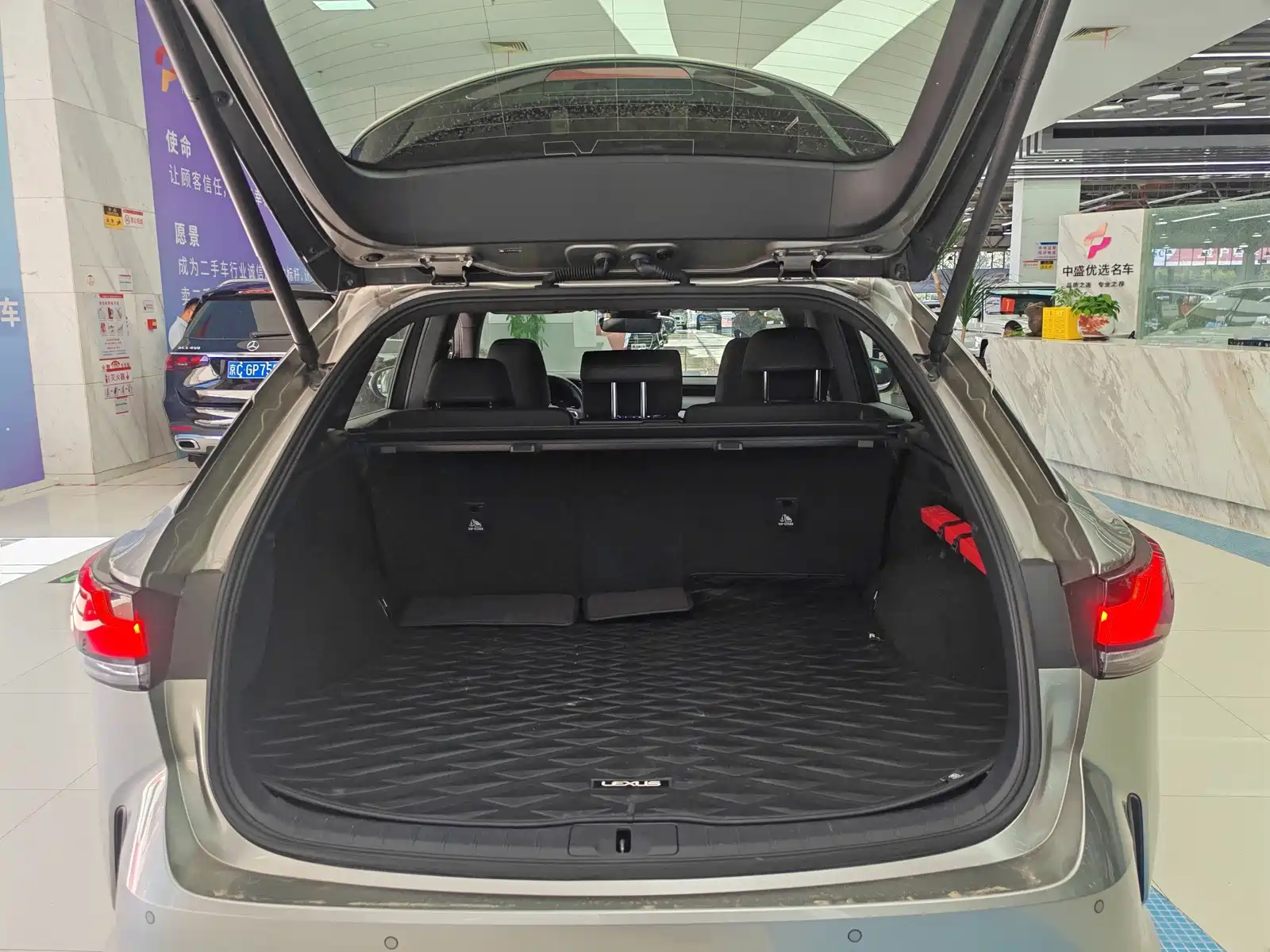 Фото 24 - Lexus RX