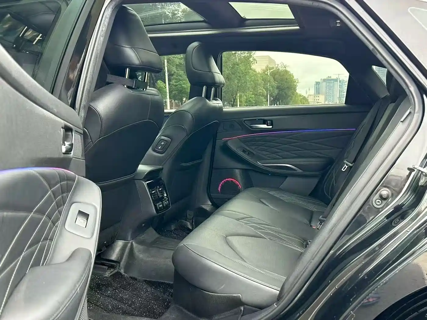 Toyota Avalon 2019 Hybrid 2.5L XLE Premium Edition China V фото 8