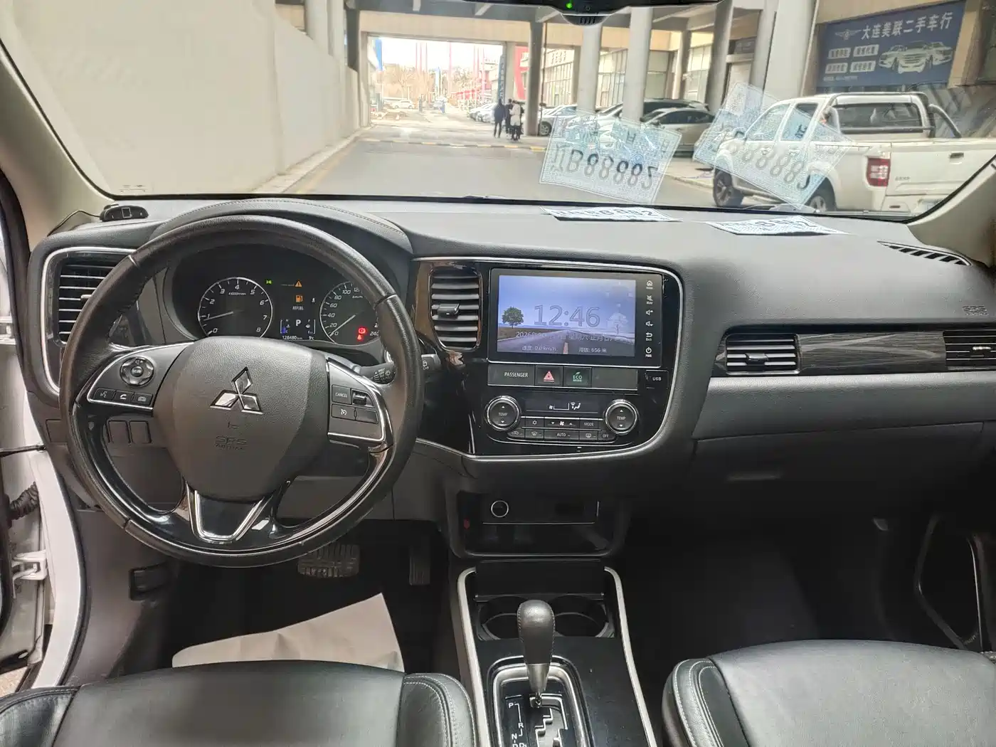 MITSUBISHI OUTLANDER