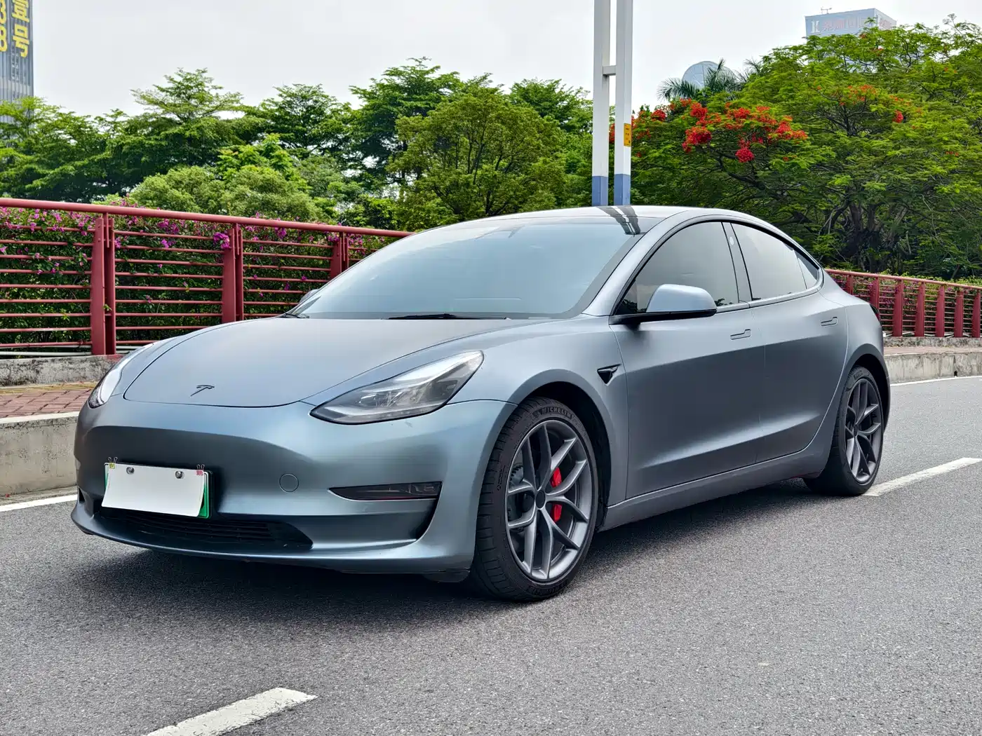 TESLA MODEL 3