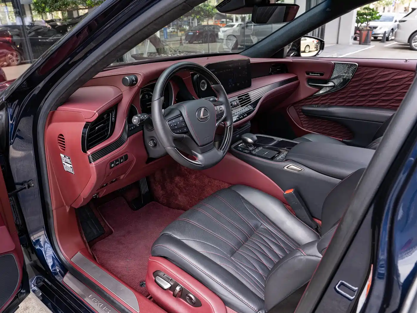 Lexus LS 2021 500h Executive Edition фото 9