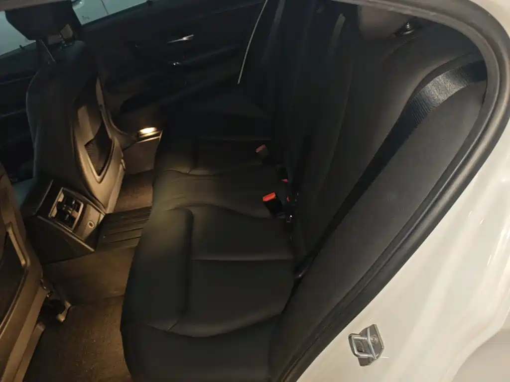 Фото 22 - BMW 3 Series