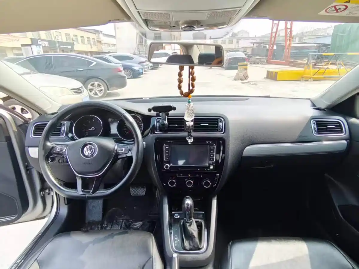 Volkswagen Sagitar 2017 1.6L Automatic Comfort фото 9