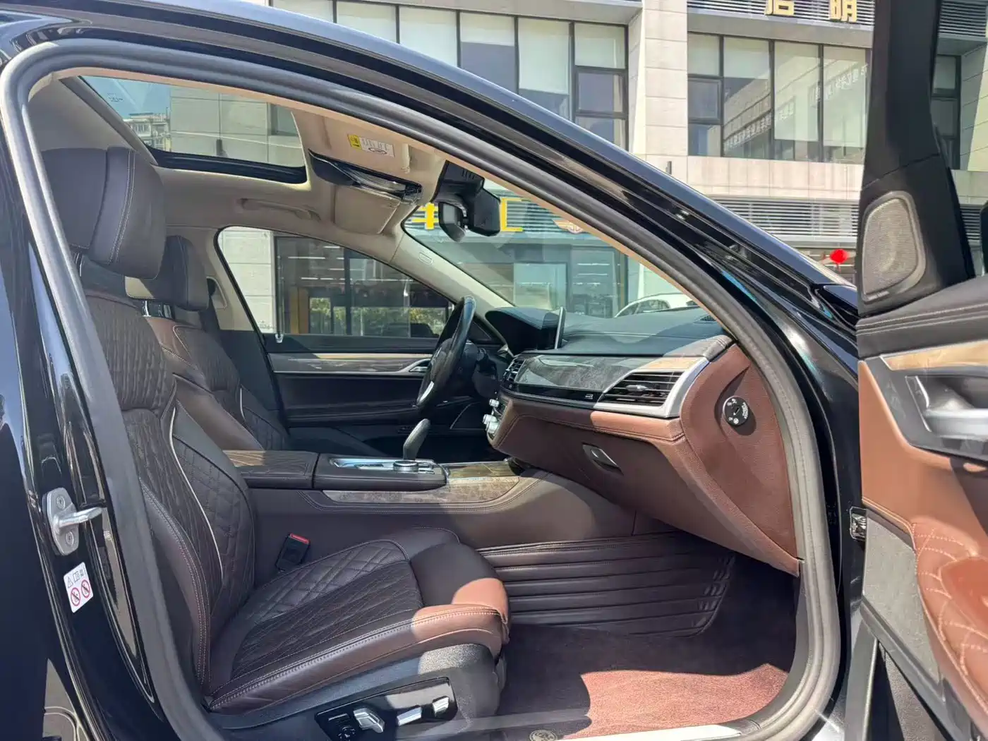 BMW 7 Series 2021 Model 740Li Leading Luxury Package фото 3