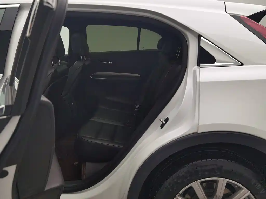 Photo 15 - Cadillac XT4