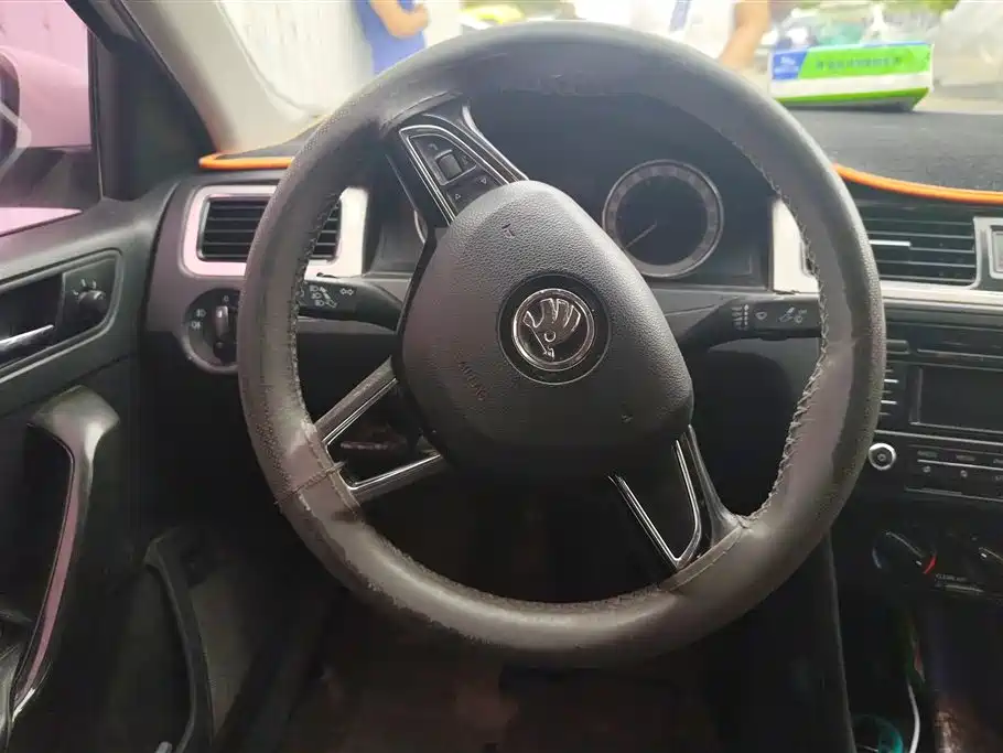 Škoda Rapid 2018 1.6L Manual Comfort Edition фото 15