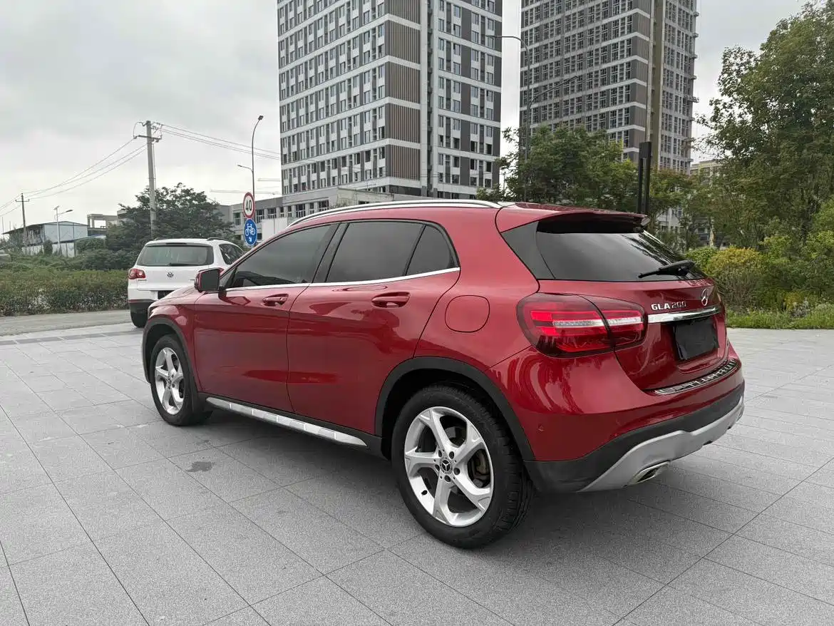Mercedes-Benz GLA 2018 GLA 200 Dynamic фото 12