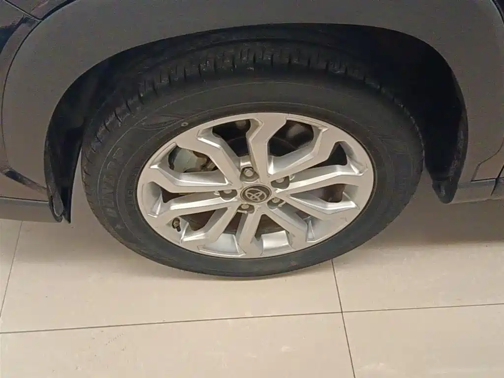 Toyota Frontlander 2023 2.0L CVT Leading Edition фото 23