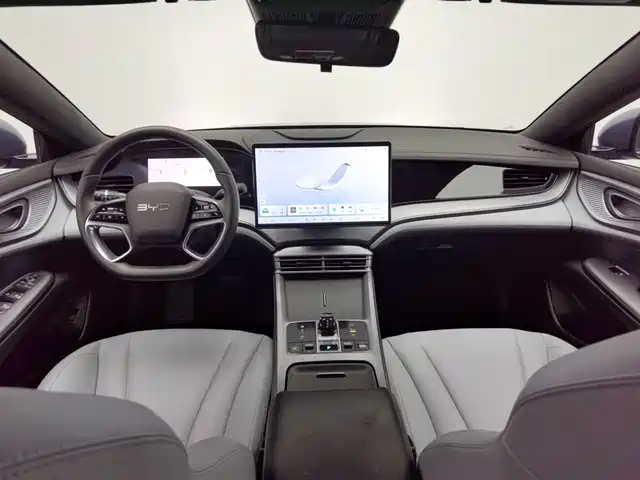 BYD Seal 2024 Glory Edition DM-i 1.5L 121km Elite — фото 5