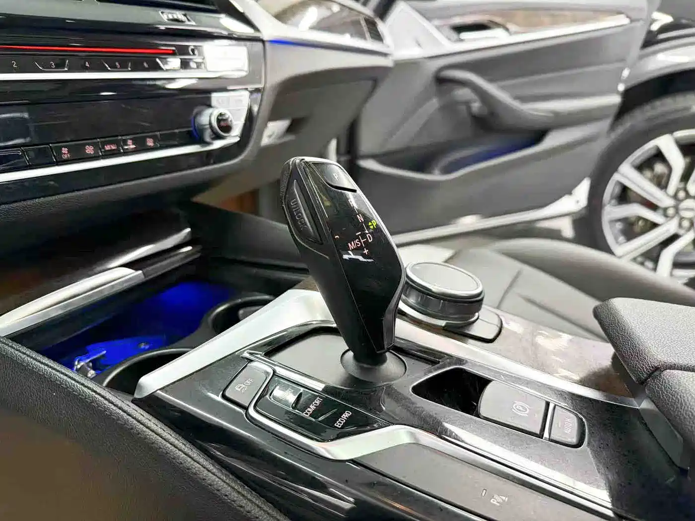 BMW 5 Series 2018 525Li Luxury Package фото 15