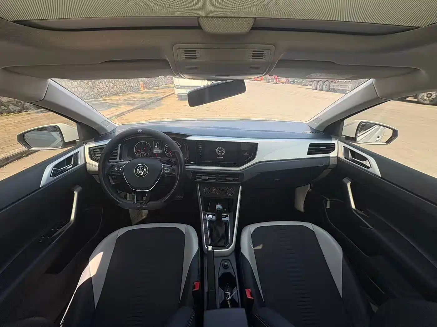 Volkswagen Polo 2021 Plus 1.5L Automatic Colorful Tech Edition фото 5
