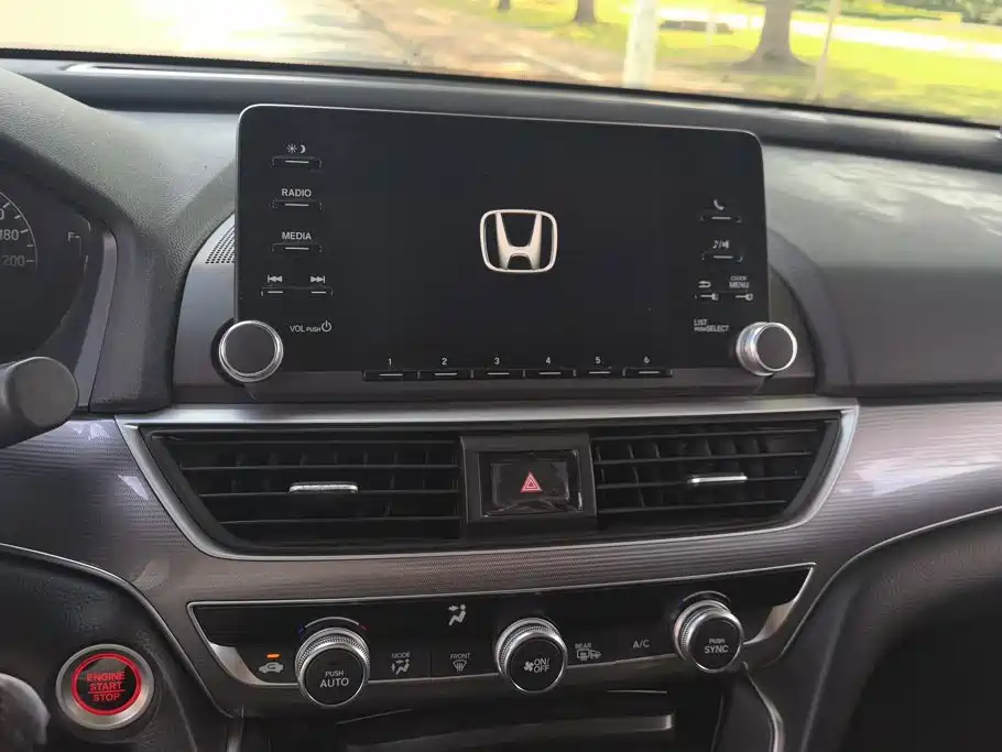 Фото 13 - Honda Accord