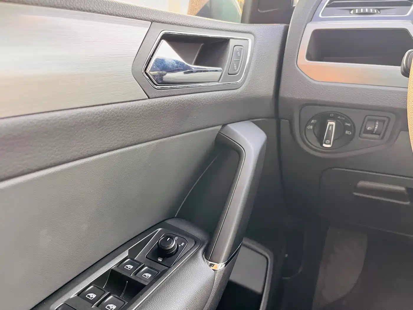 Volkswagen Touran 2018 Touran L 280TSI DSG Comfort Edition 7-seater China VI фото 13