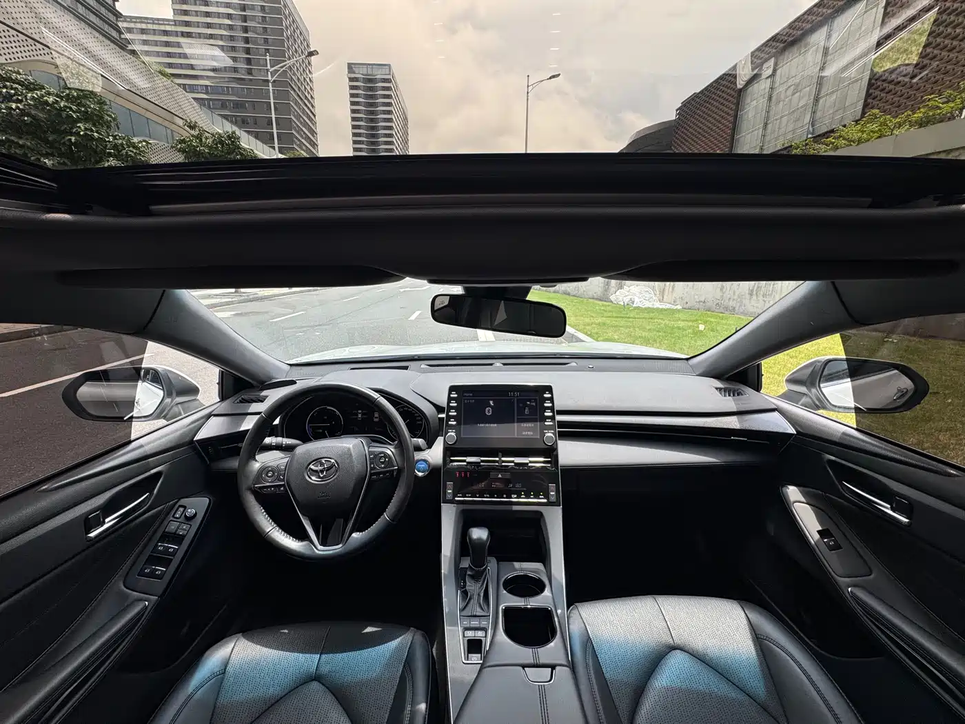 Toyota Avalon 2019 Hybrid 2.5L Luxury Edition China V фото 16