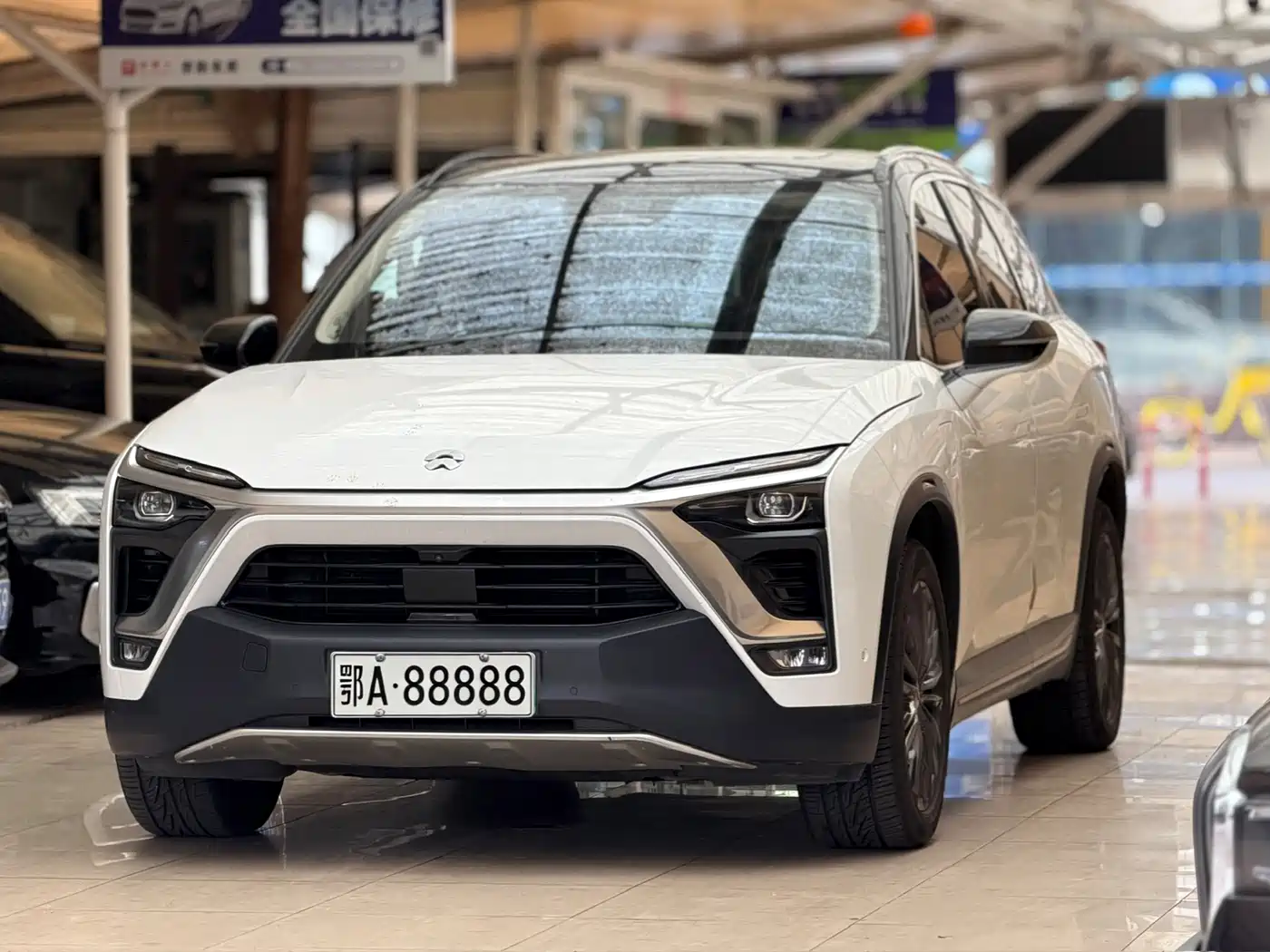 Фото 1 - NIO ES8