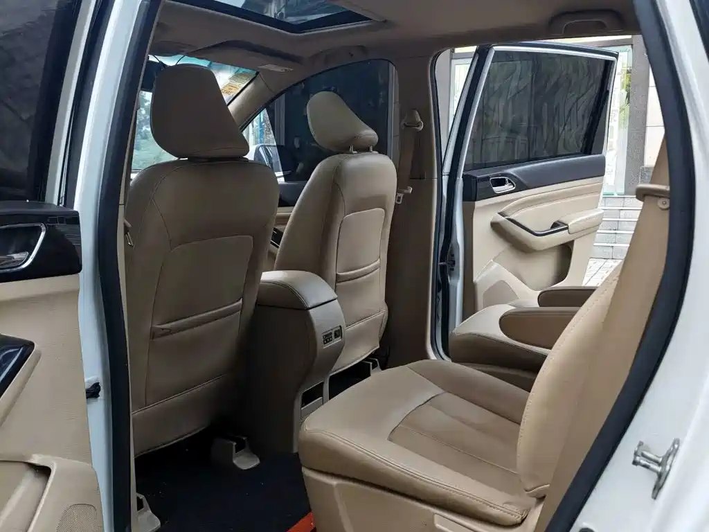 Photo 9 - Baojun 730