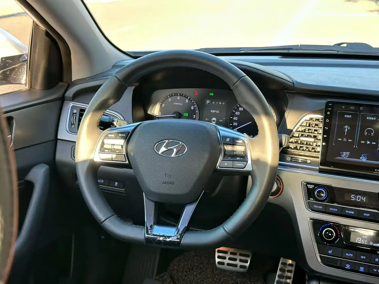 Photo 4 - Hyundai Sonata