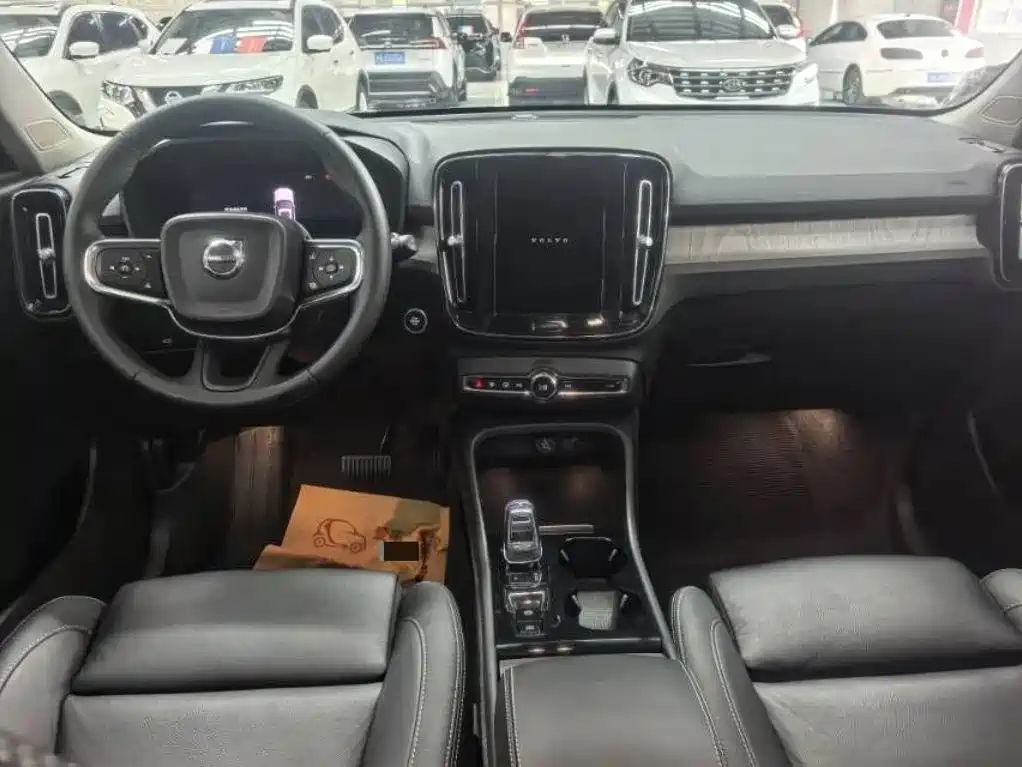 Volvo XC40 2025 2024 B4 AWD Smart Elite Luxury Edition