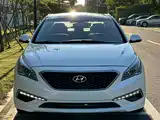 Photo 2 - Hyundai Sonata