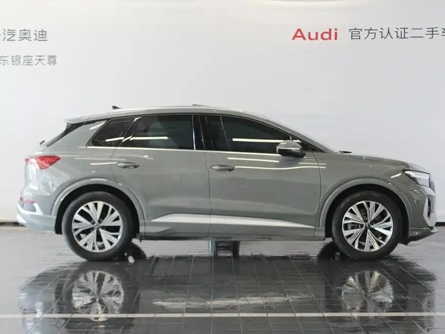 Photo 4 - Audi Q4 e-tron