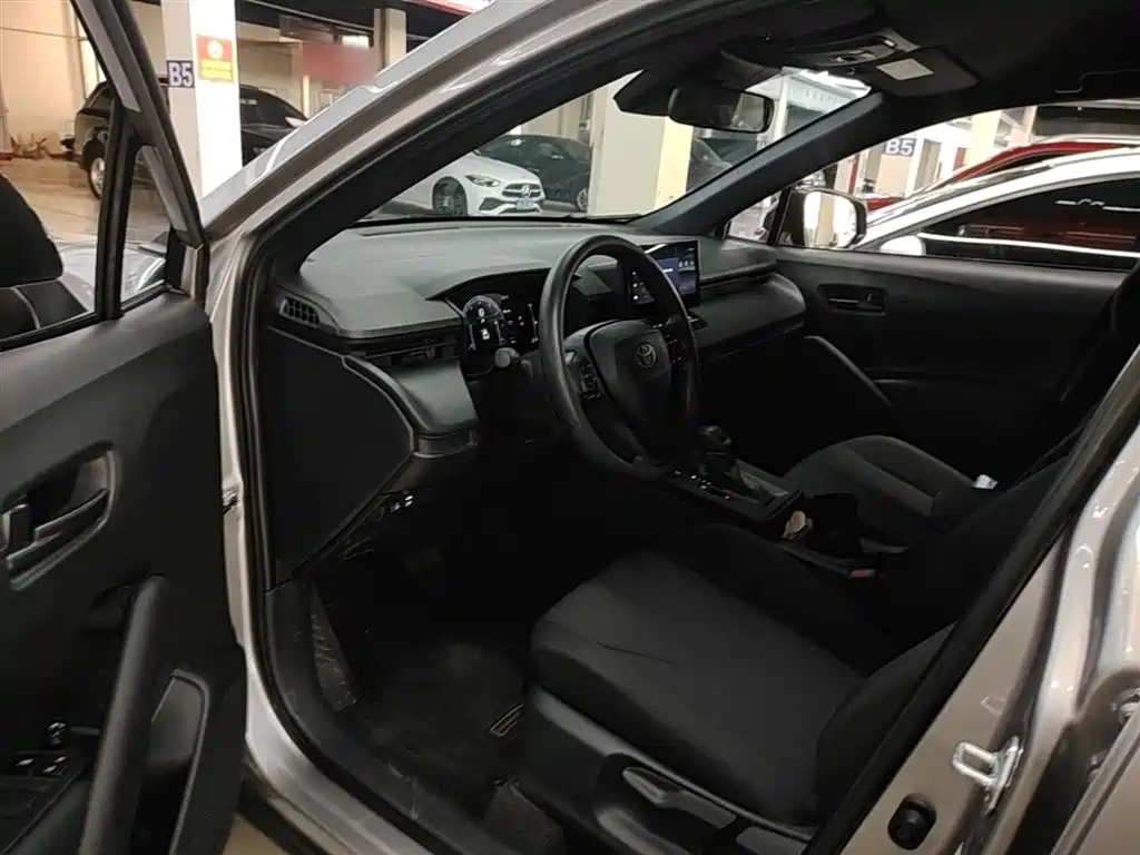 Toyota Corolla Cross 2025 2.0L Pioneer Edition фото 15