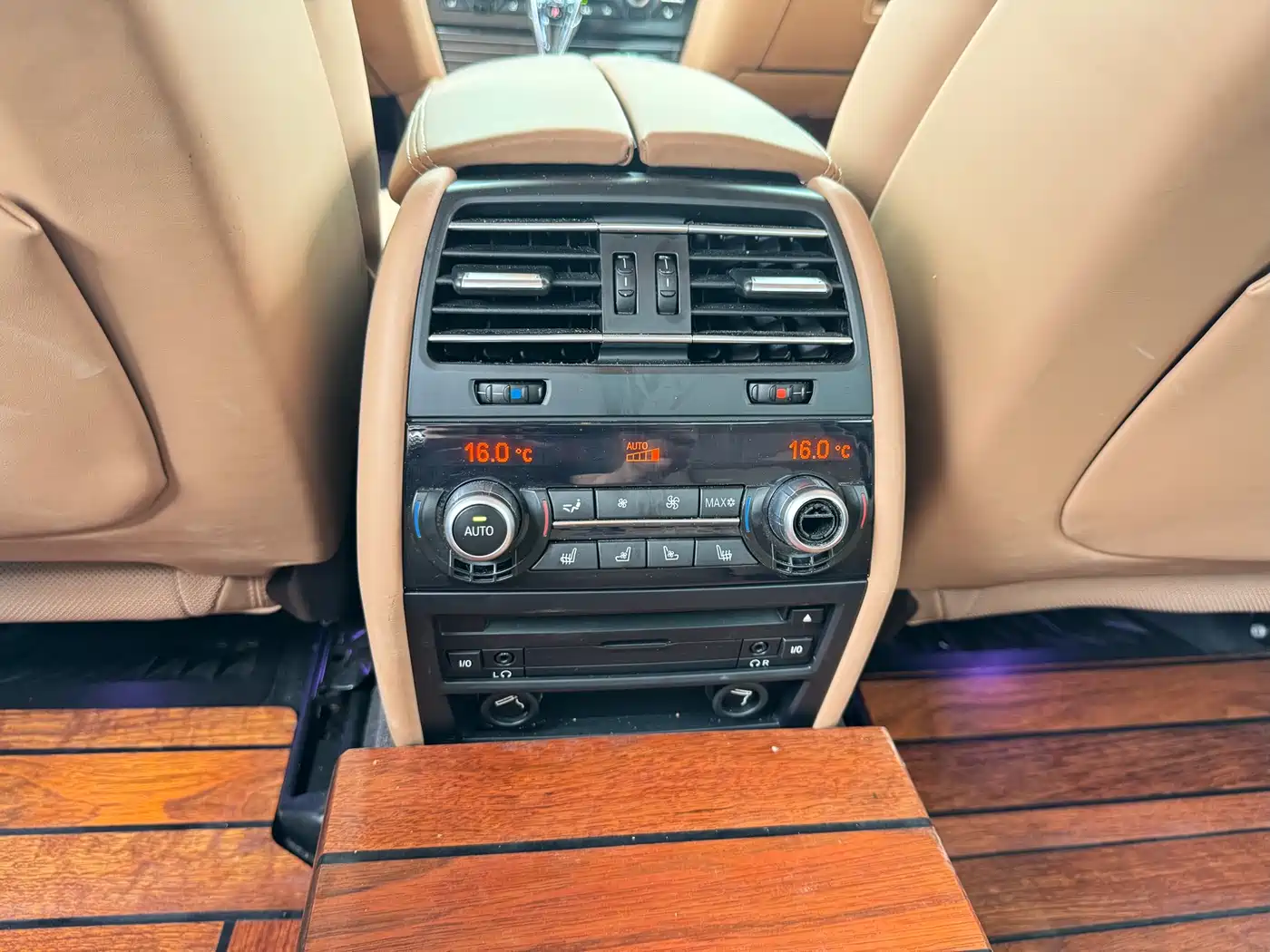 BMW 7 Series 2010 750Li фото 15