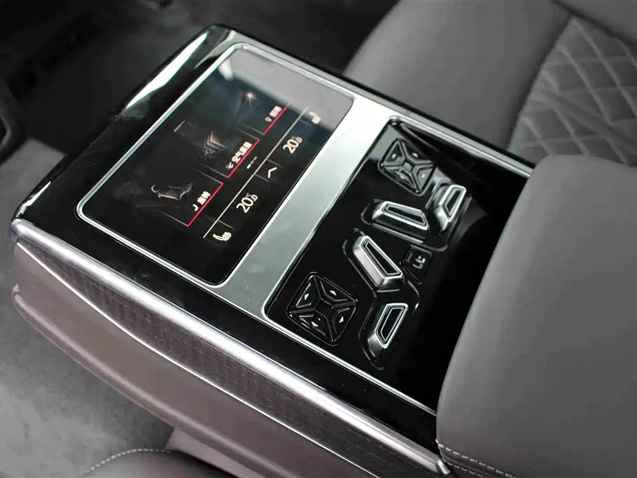 Photo 12 - Audi A8