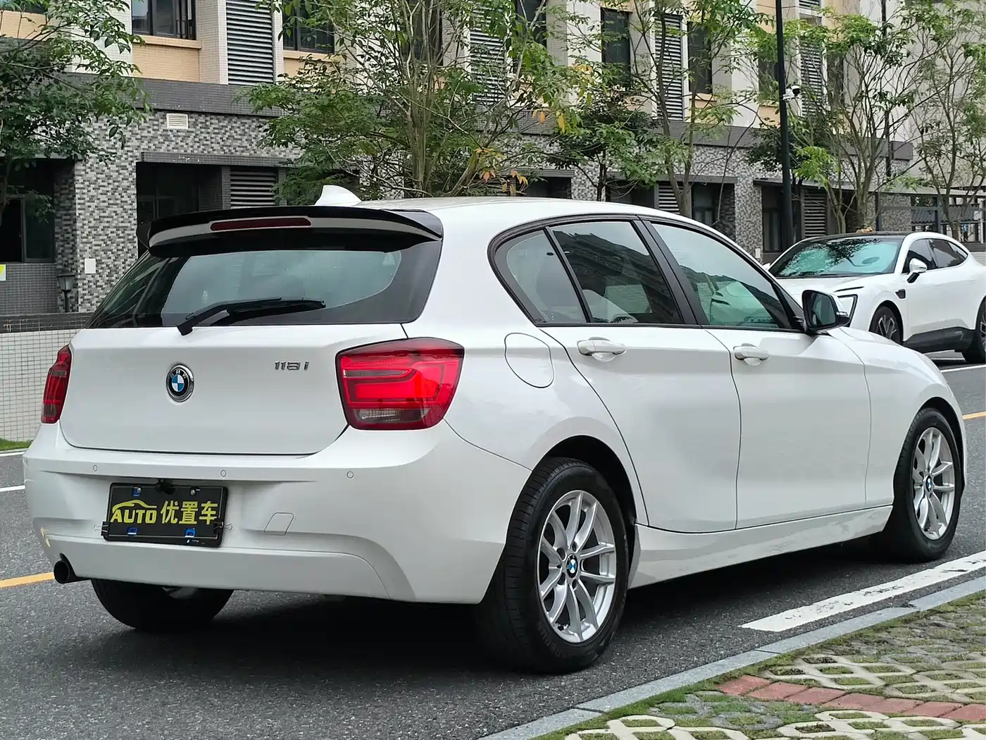 BMW 1 Series (Import) 2013 Facelift 118i Leading Model фото 3
