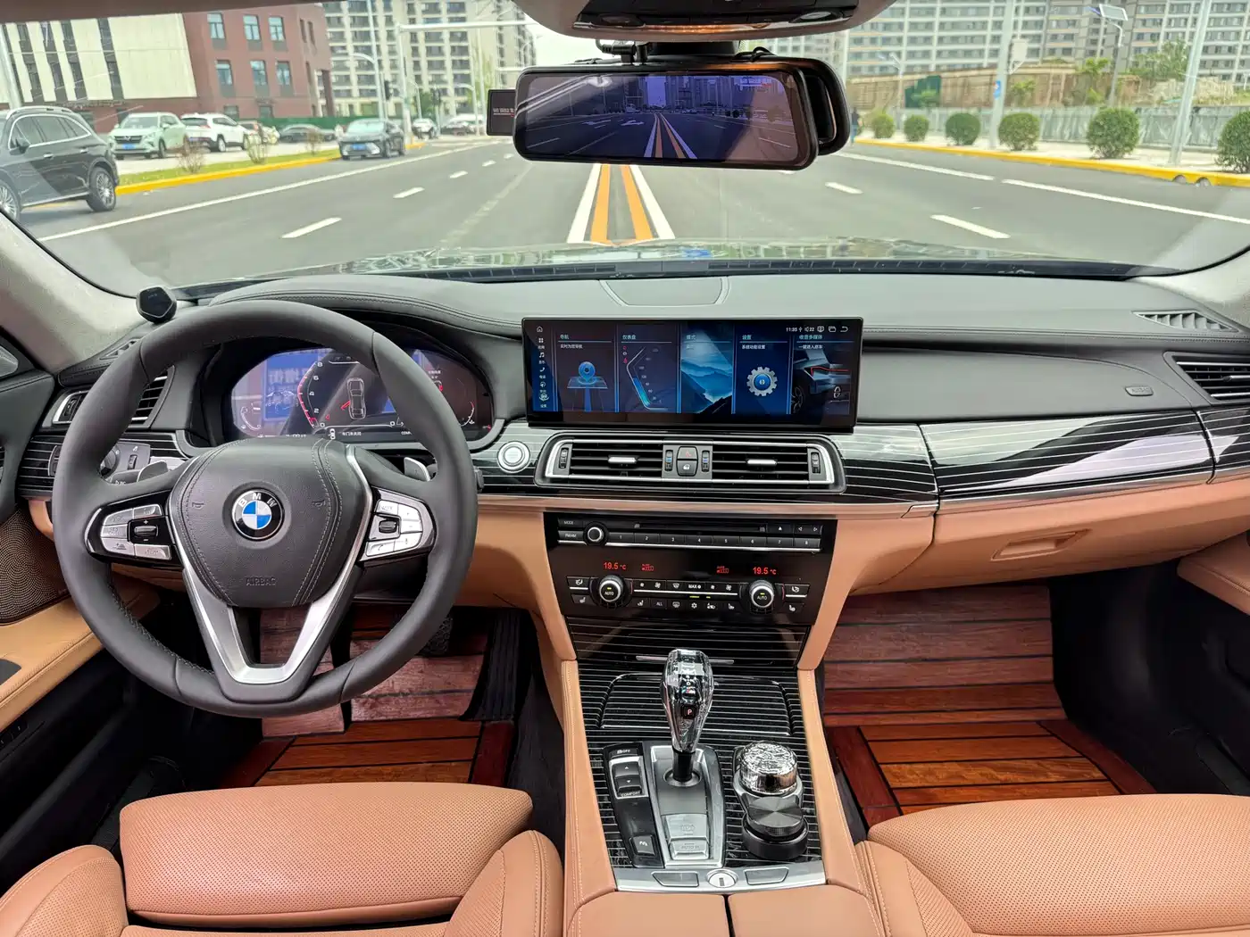 BMW 7 Series 2010 750Li фото 16