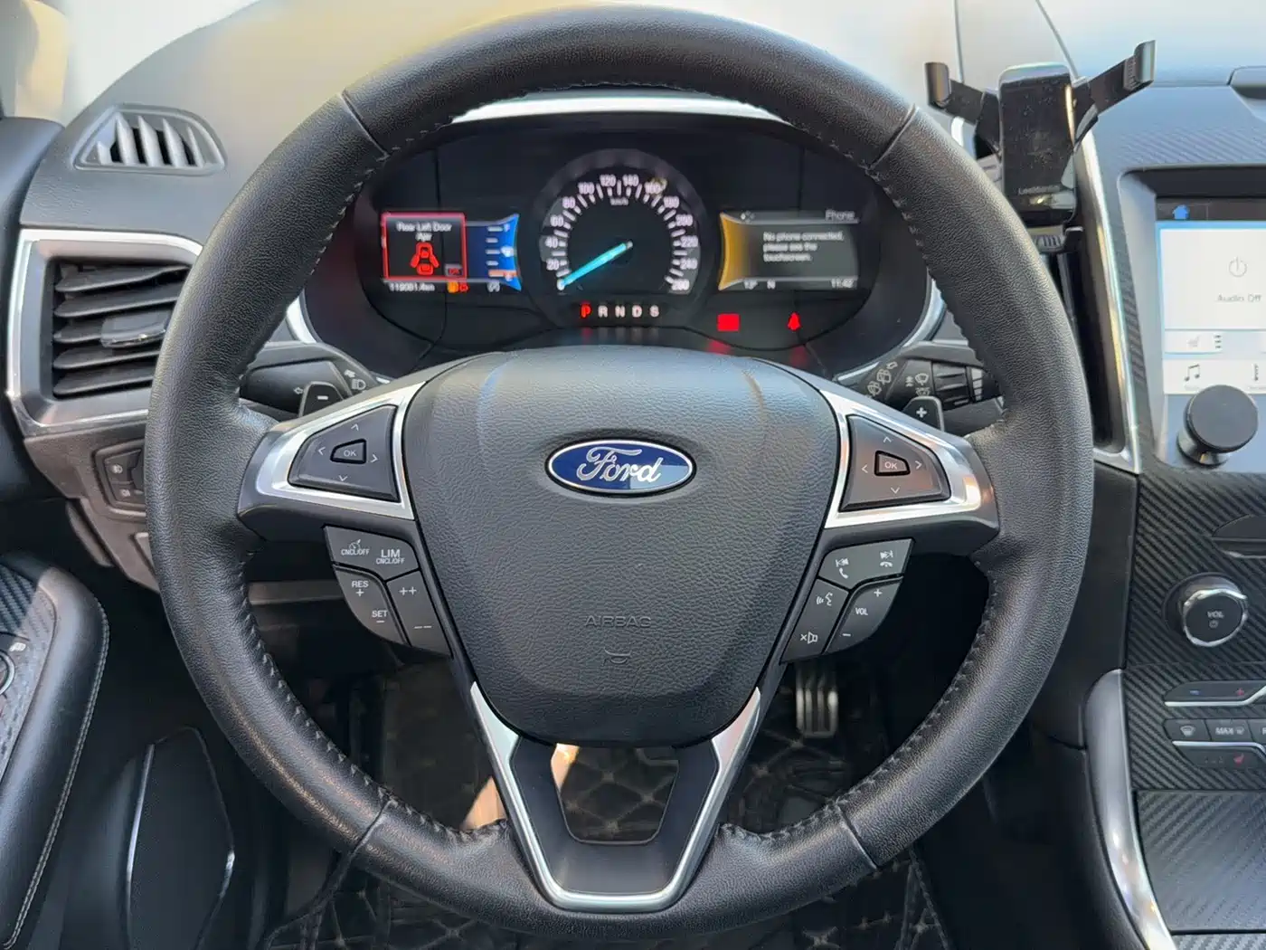 Фото 14 - Ford Edge