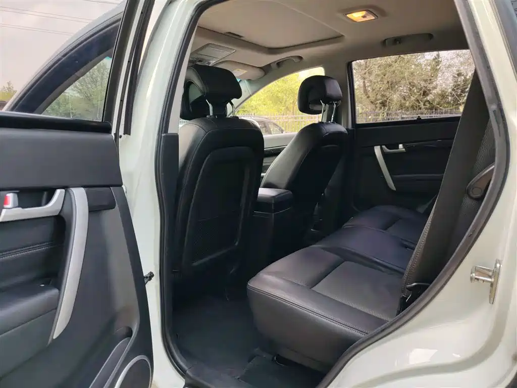 Chevrolet Captiva 2015 2.4L AWD Flagship 7-Seater фото 12