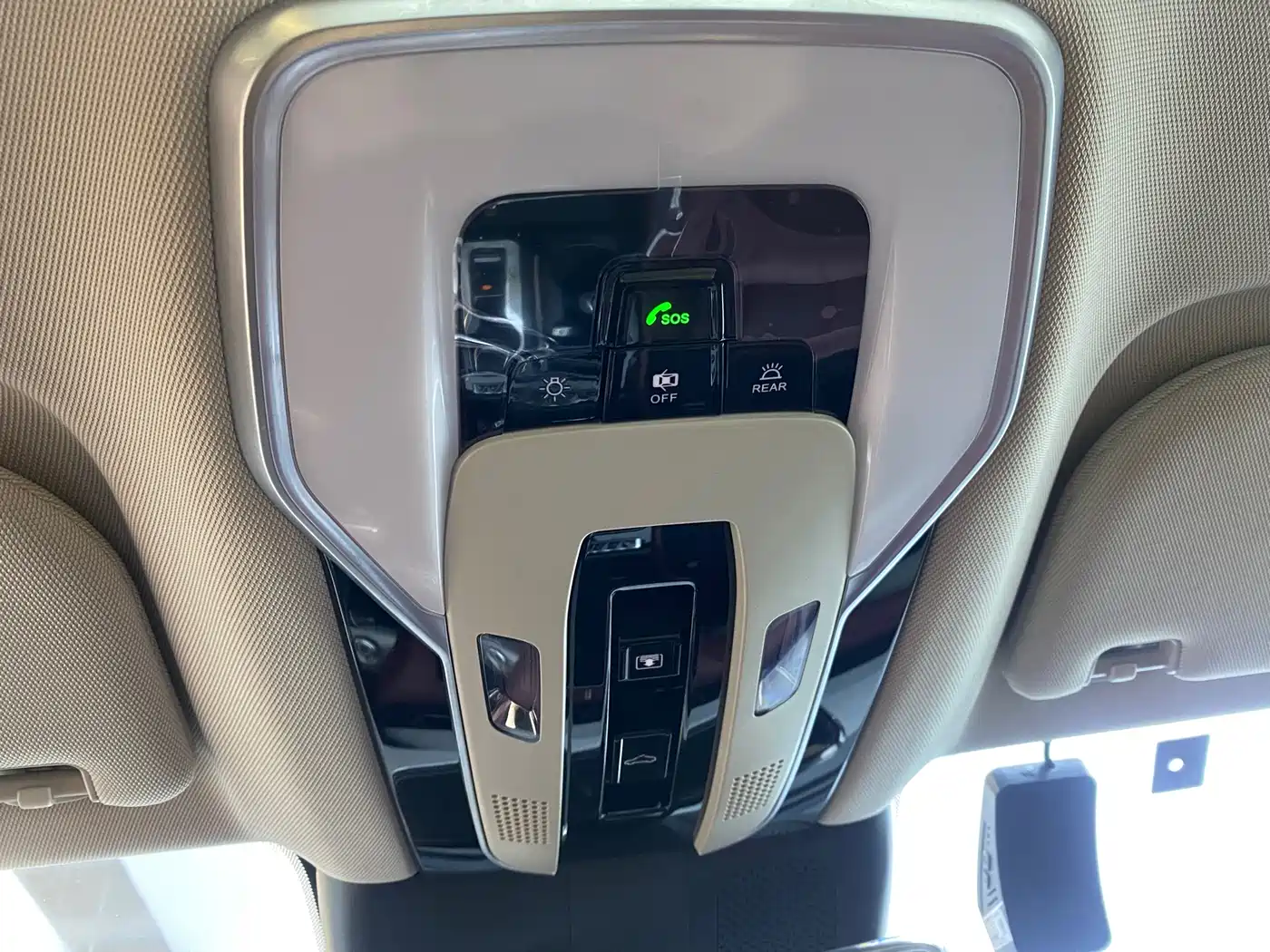 Hongqi H5 2024 2.0T Automatic Smart Connect Flag Smooth Edition фото 13