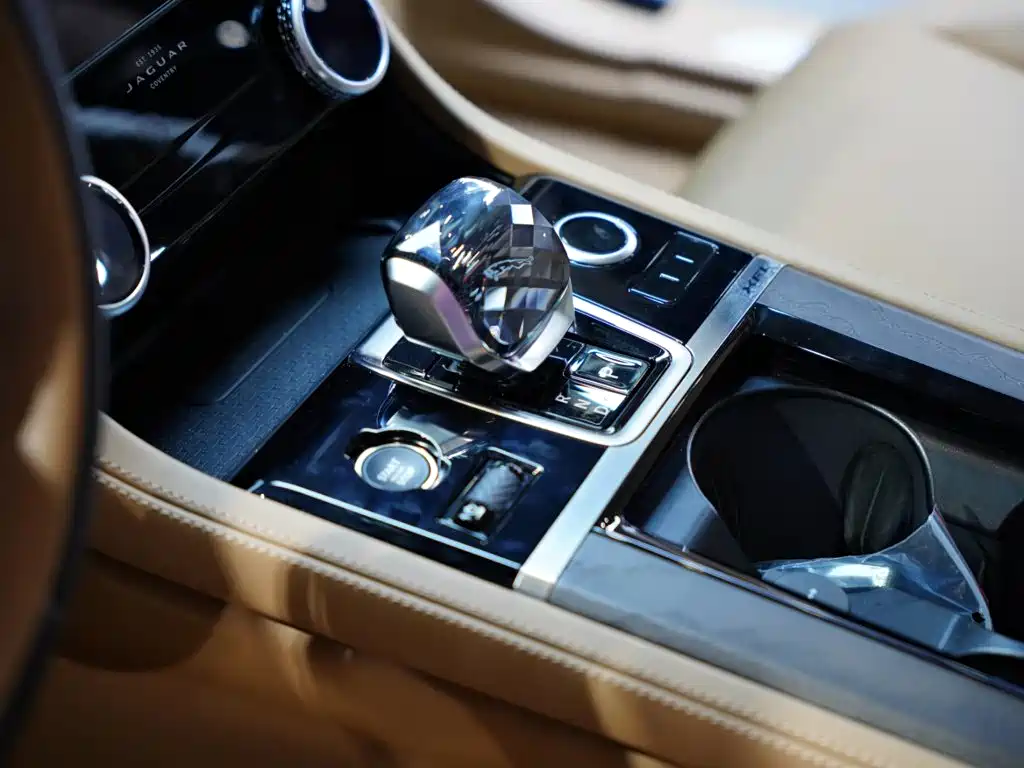 Jaguar XFL 2026 2025 2.0T P250 FWD Luxury Edition