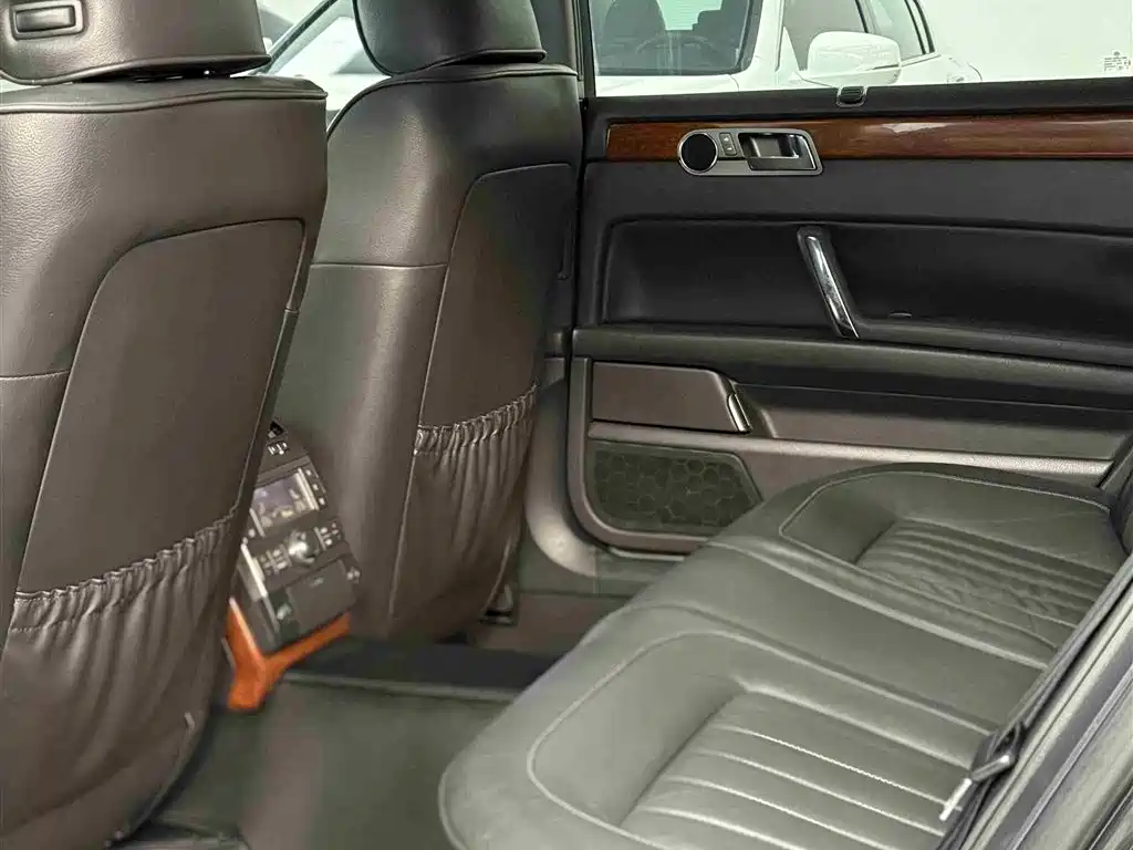 Volkswagen Phaeton 2011 3.6L V6 5-Seater Extended Comfort фото 5