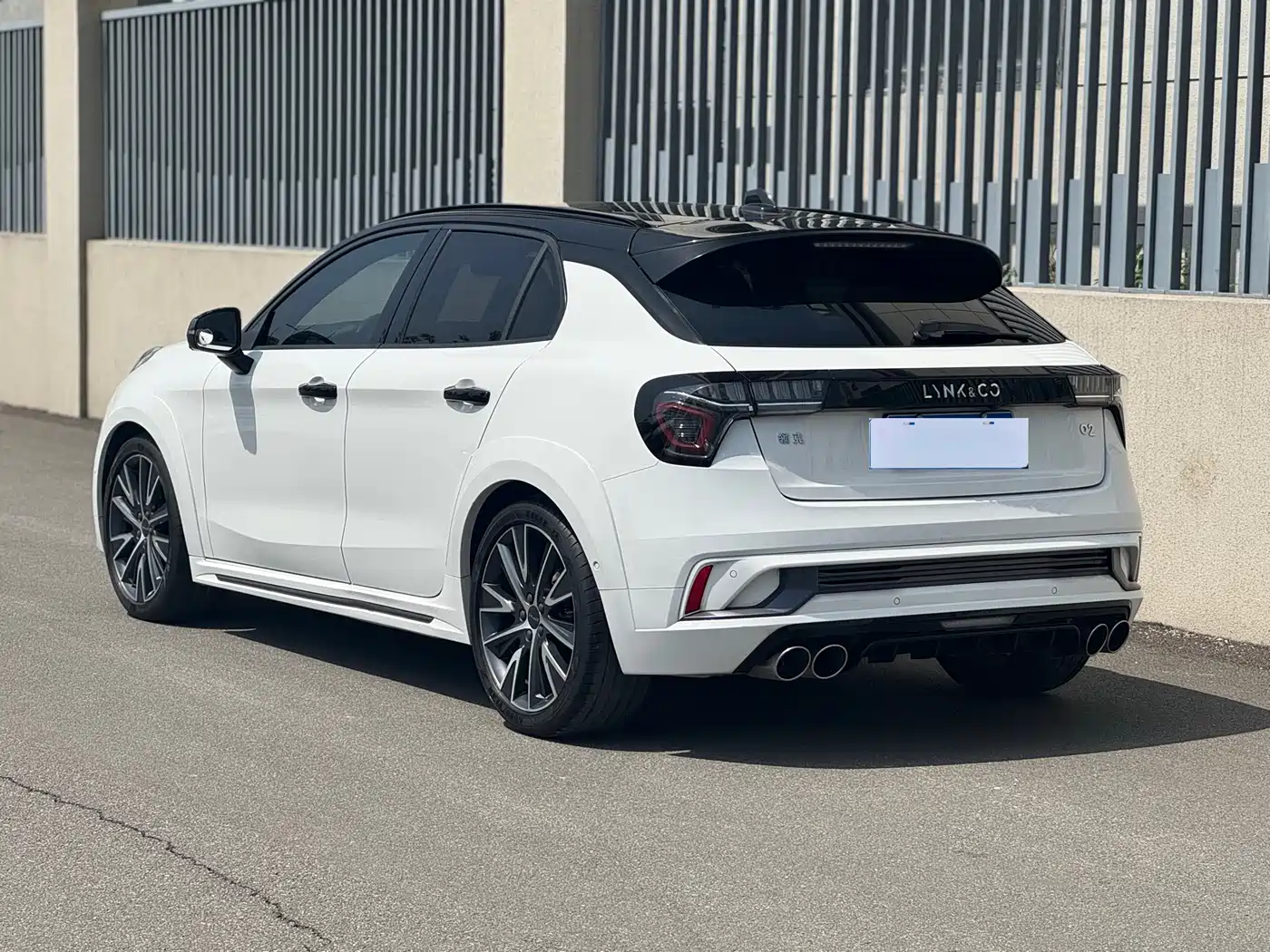 Lynk & Co 02 Hatchback 2022 2.0TD Pro фото 8