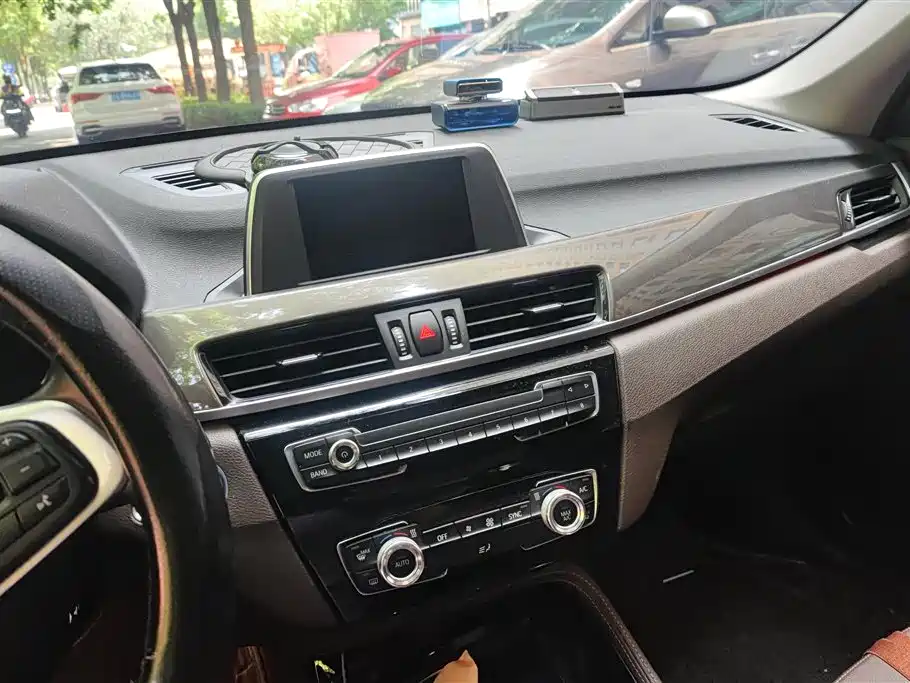 BMW X1 2019 sDrive18Li Premium Model фото 13